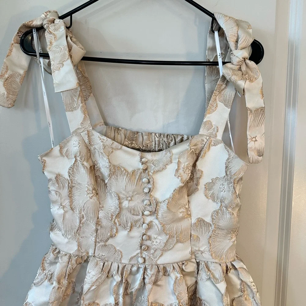 Lulu’s Cream & Gold Floral Jacquard Tie Strap Pockets Full Skirt MIDI Dress, S - Picture 7 of 14